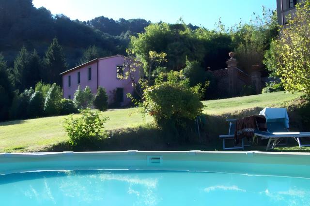 Villa con parco e piscina-Camaiore