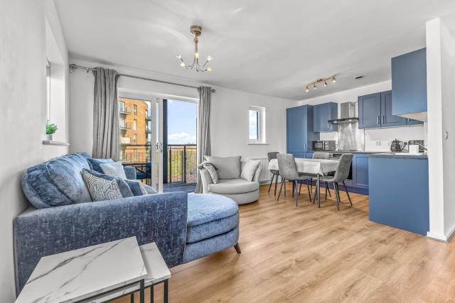 6th Floor Balcony Flat Walk To Coop Arena & Etihad - Pass the Keys