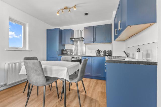 6th Floor Balcony Flat Walk To Coop Arena & Etihad - Pass the Keys