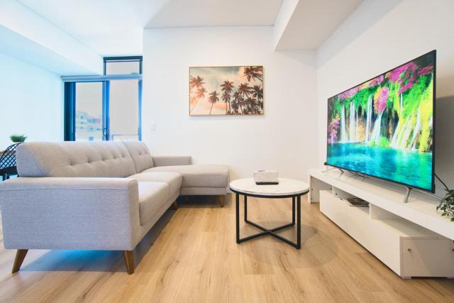 Sky Gem - Comfy 1BR APT Adelaide CBD w Pool & Gym