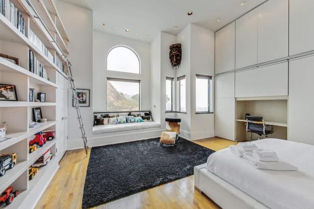 Luxury 3BR Home - Pano Views, Steam room & Deck