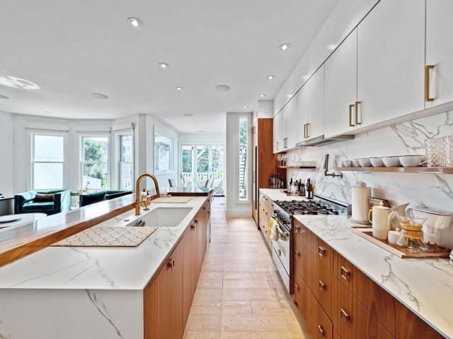 Fabulous 3 bed flat for long stays
