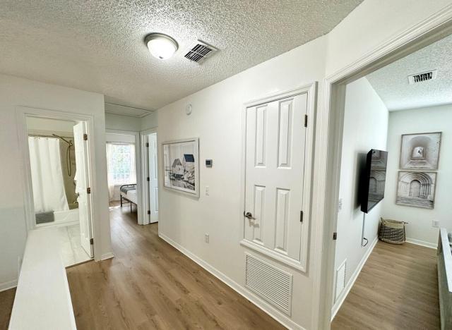 Luxury Lakefront Villa Pool, Hot Tub, Game Room!