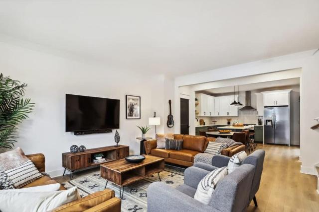 Beautiful Luxury Renovation Near Downtown