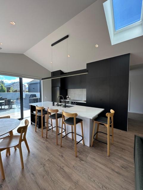 Wooing Tree Retreat, 3 Bed, 3 Bath, Outdoor Fire & BBQ