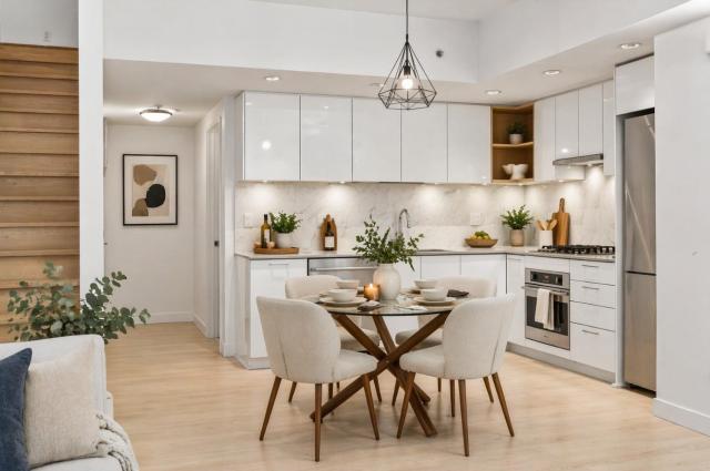 Bright and Cozy 2 Bedroom Townhouse in the Heart of the City