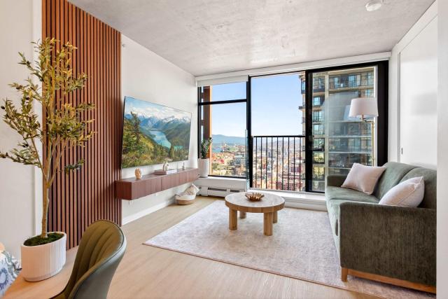 Luxury Vancouver Condo Stunning City & Water Views