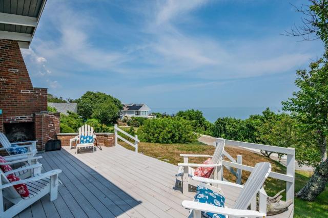 Oceanview Retreat w/ Private Beach Access