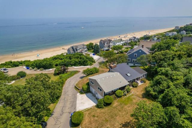 Oceanview Retreat w/ Private Beach Access