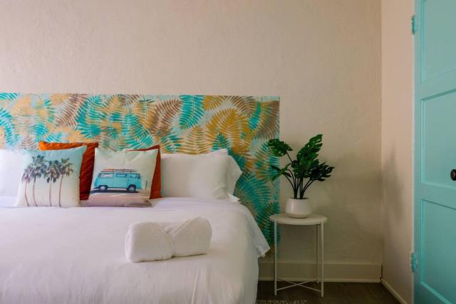 Beach Vibes, Dining Credit and Free Cocktail