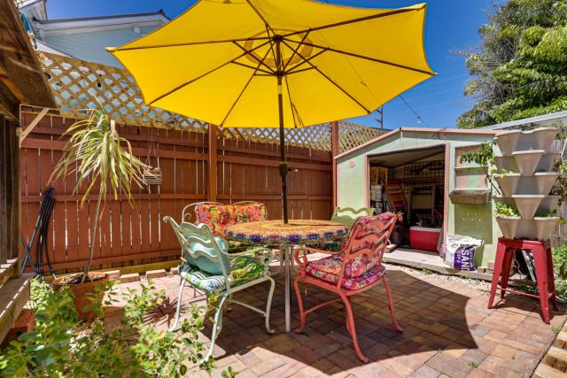 Walk to Southernmost Point! Conch Cottage w/ Patio
