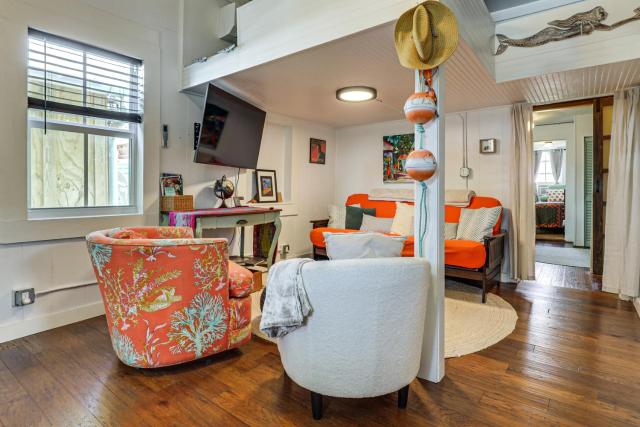 Walk to Southernmost Point! Conch Cottage w/ Patio
