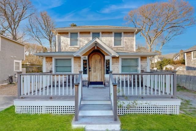 Charming 3BR Cottage Near the Beach w/ Deck