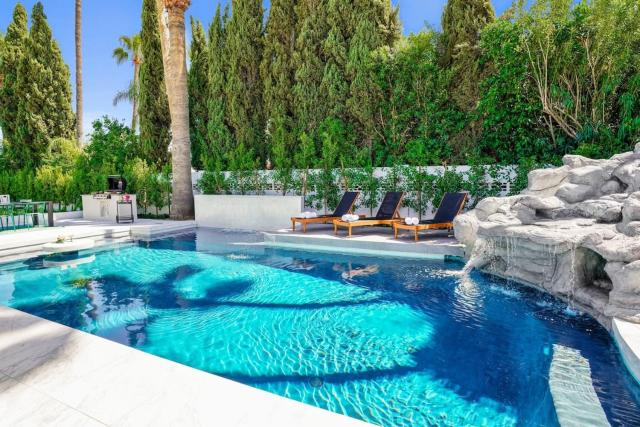 Modern Desert Home Heated Pool