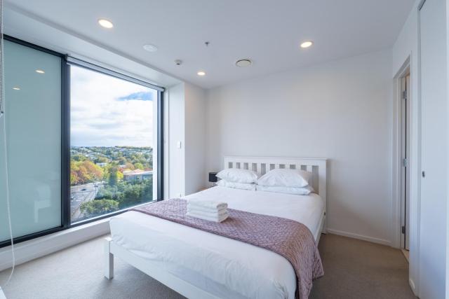 Urban Retreat 1-Bedroom Studio with Balcony