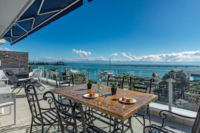 Oceanfront Apartment at Latitude 41