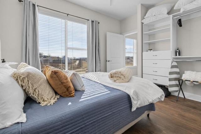 Chic 1BR Steps from The Gulch & Broadway