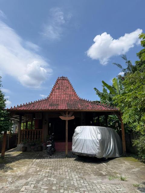 Rumah Ukhi Guest House