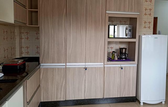 Apartamento amplo e acolhedor, garagem incluída.