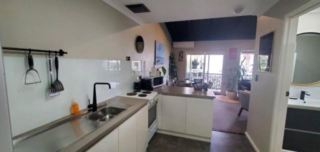 Coastal Sea Salty Air 1bd Scarborough Beach!