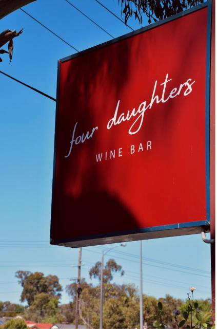 Victoria House Motel and Wine Bar
