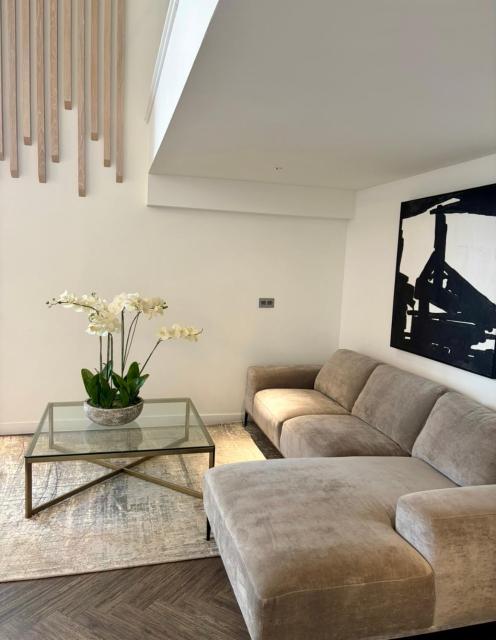 The Regent Collection City Apartment
