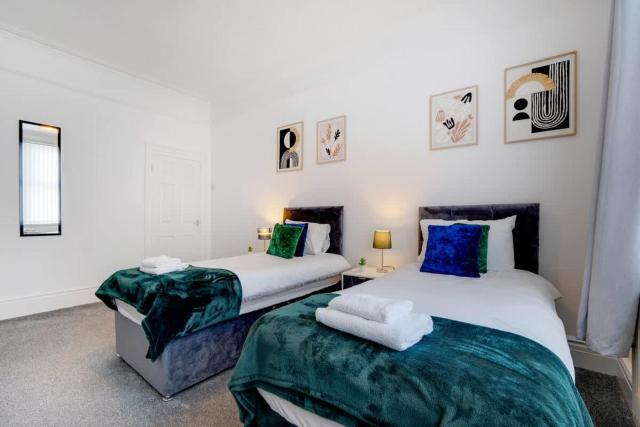 Spacious 3-Bed Home in South Shields, Sleeps 8
