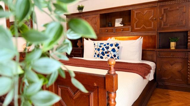 Timeless Stay - Stylish 2BR near Unirii & Cathedral