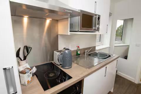 Centrally located studio Flat - Pass the Keys