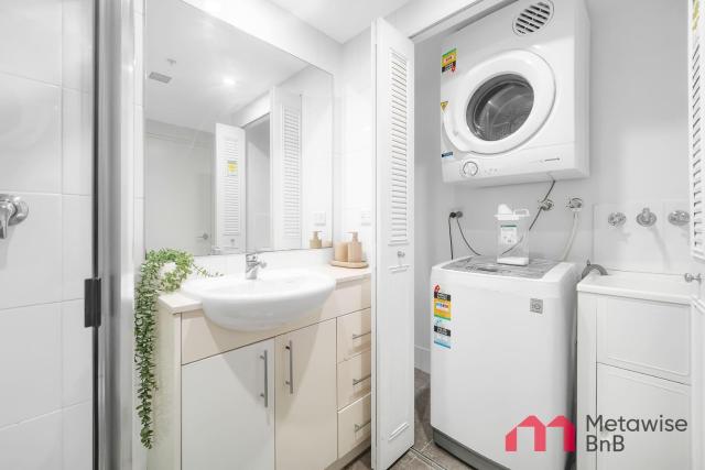 MetaWise 2Bed Next to ICC Darling Harbour 167