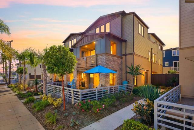 Modern Beach Townhome: Steps to Ocean, Bay & Belmont Park