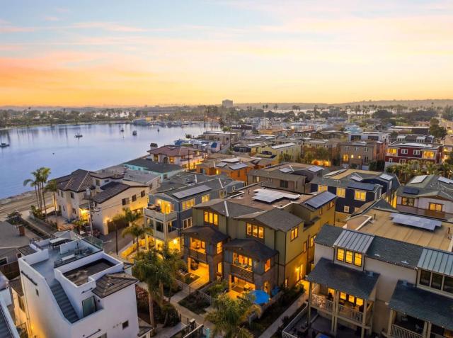 Modern Beach Townhome: Steps to Ocean, Bay & Belmont Park