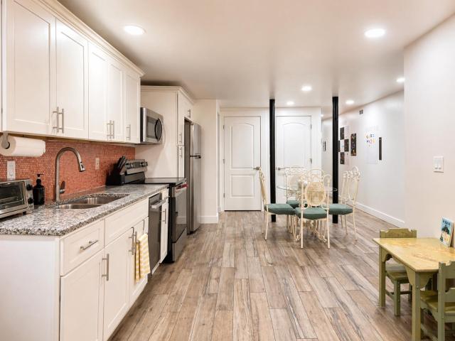 Walkable, 2 King En-Suites, Game Room, EV Charger!