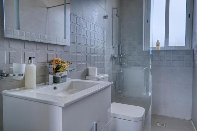 Bayview Penthouse with Seaviews - 2BR