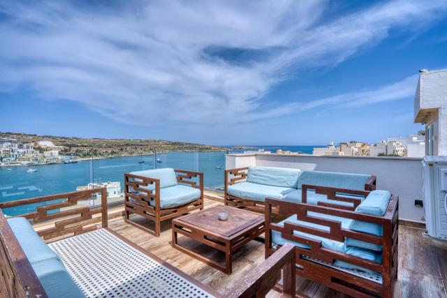 Bayview Penthouse with Seaviews - 2BR