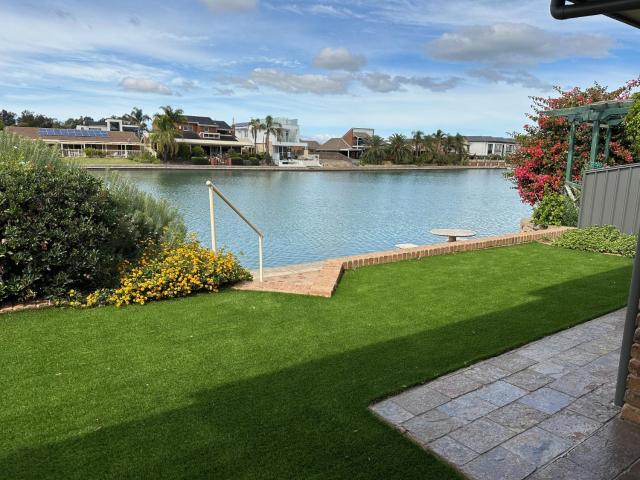 Private Lakefront Retreat in West Lakes