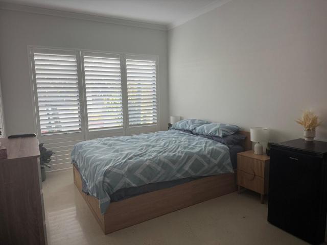 Modern Studio apartment near Train line
