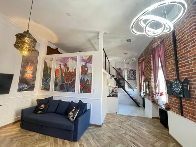 Klimatyczny Loft z Antresolą Centrum blisko PIOTRKOWSKA MURALOWA PRZYSTAŃ klimatyzacja Faktura