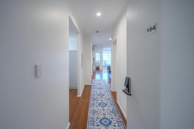 Central 2BR on King William