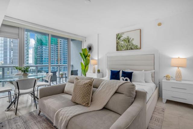 Icon Brickell Studio City Views Pool and Spa