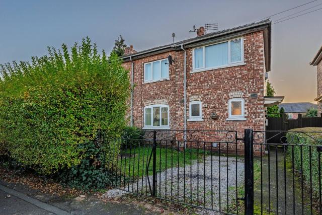 Elegant Spacious Home Close to City Stadium