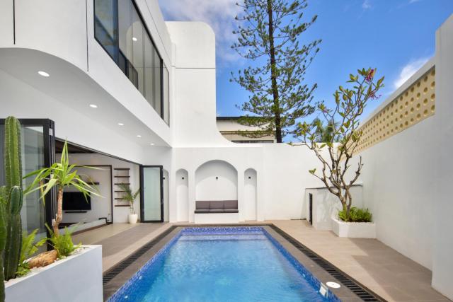 Seminyak Brand New 4BR with pool & rooftop near Lafavela