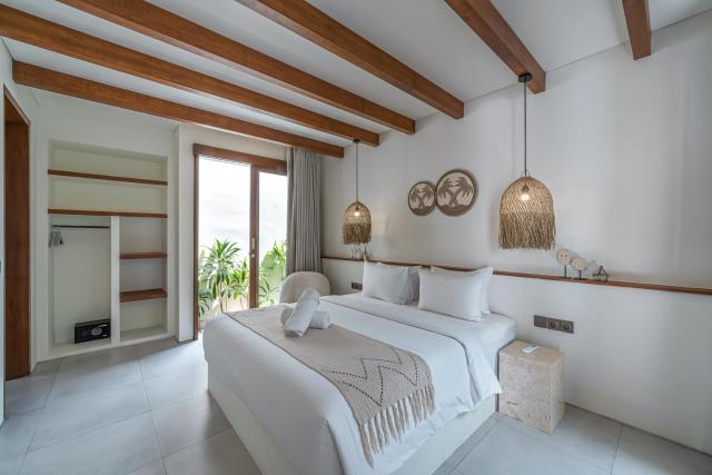 Modern 2BR Pool Villa, 5 Min to Canggu & Seminyak