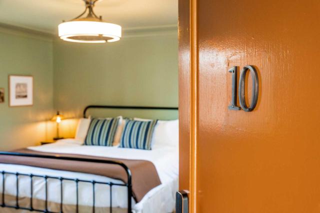 Hiwassee Room on Lookout Mountain