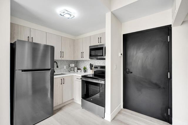 Elegant 1BR Apartment Steps from the Beach 206