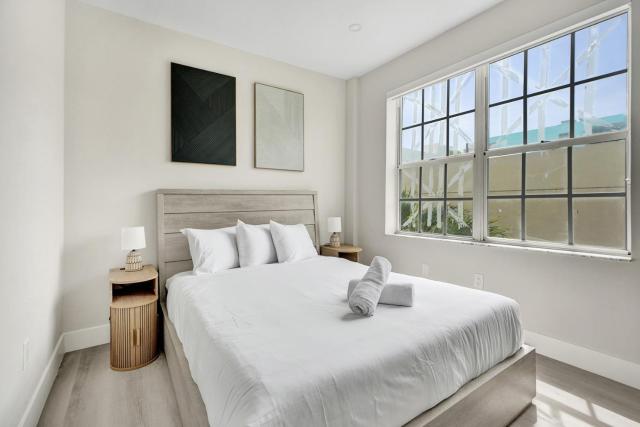 Elegant 1BR Apartment Steps from the Beach 206