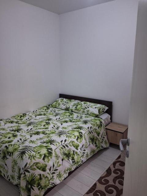 Modern 1-Bedroom Apartment with AC, Free Parking & Self Check-in Bucharest-Militari