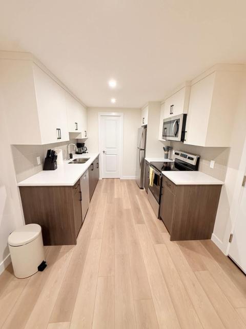 Modern Seton Suite Kitchen Laundry TV