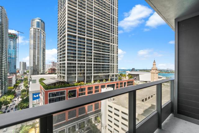 Prime Downtown Stay with Sweeping City Views