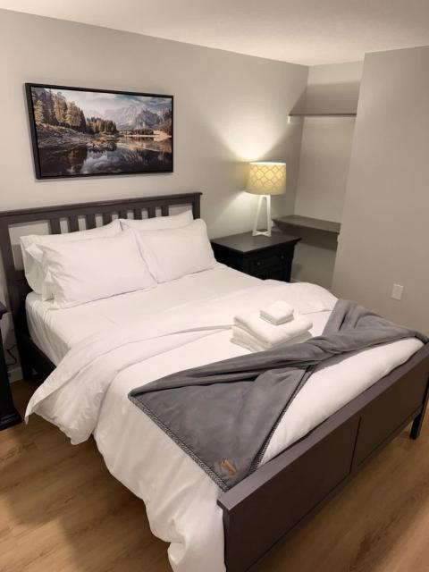 Modern 2BR Suite Private Entry Parking Laundry